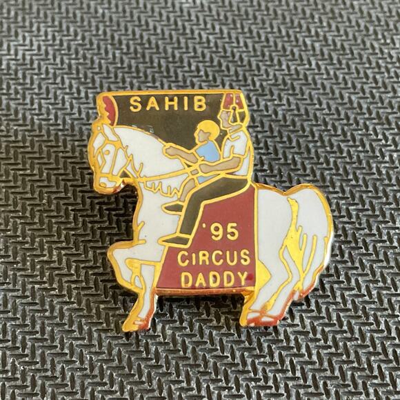 Sahib Shrine Circus Mom and Dad Pin 1995 Collectors Pins with Backs Great Cond. - Picture 2 of 6